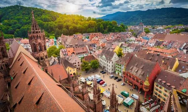 Business-Glasfaser in Freiburg – Verfügbarkeit für Ihren Unternehmensstandort prüfen