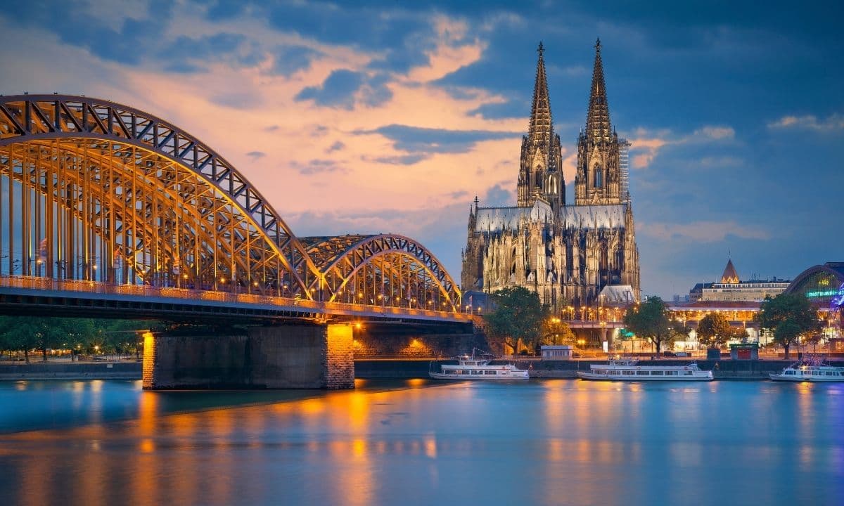 Business-Glasfaser in Köln – Verfügbarkeit für Ihren Unternehmensstandort prüfen