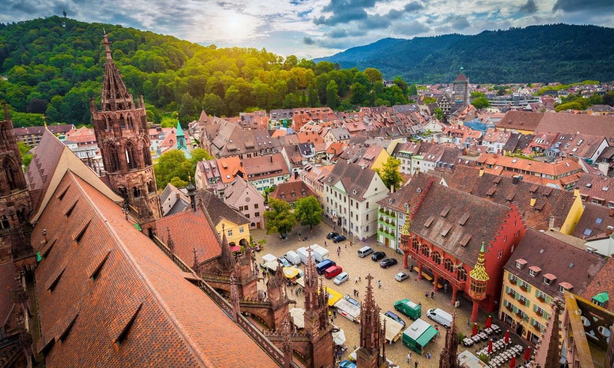 Business-Glasfaser in Freiburg – Verfügbarkeit für Ihren Unternehmensstandort prüfen